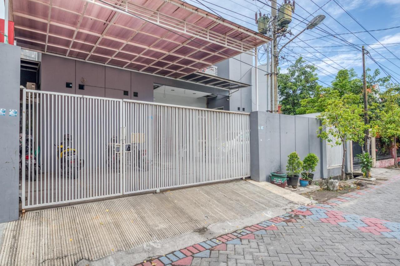 Reddoorz Near Surabaya Zoo Otel Dış mekan fotoğraf