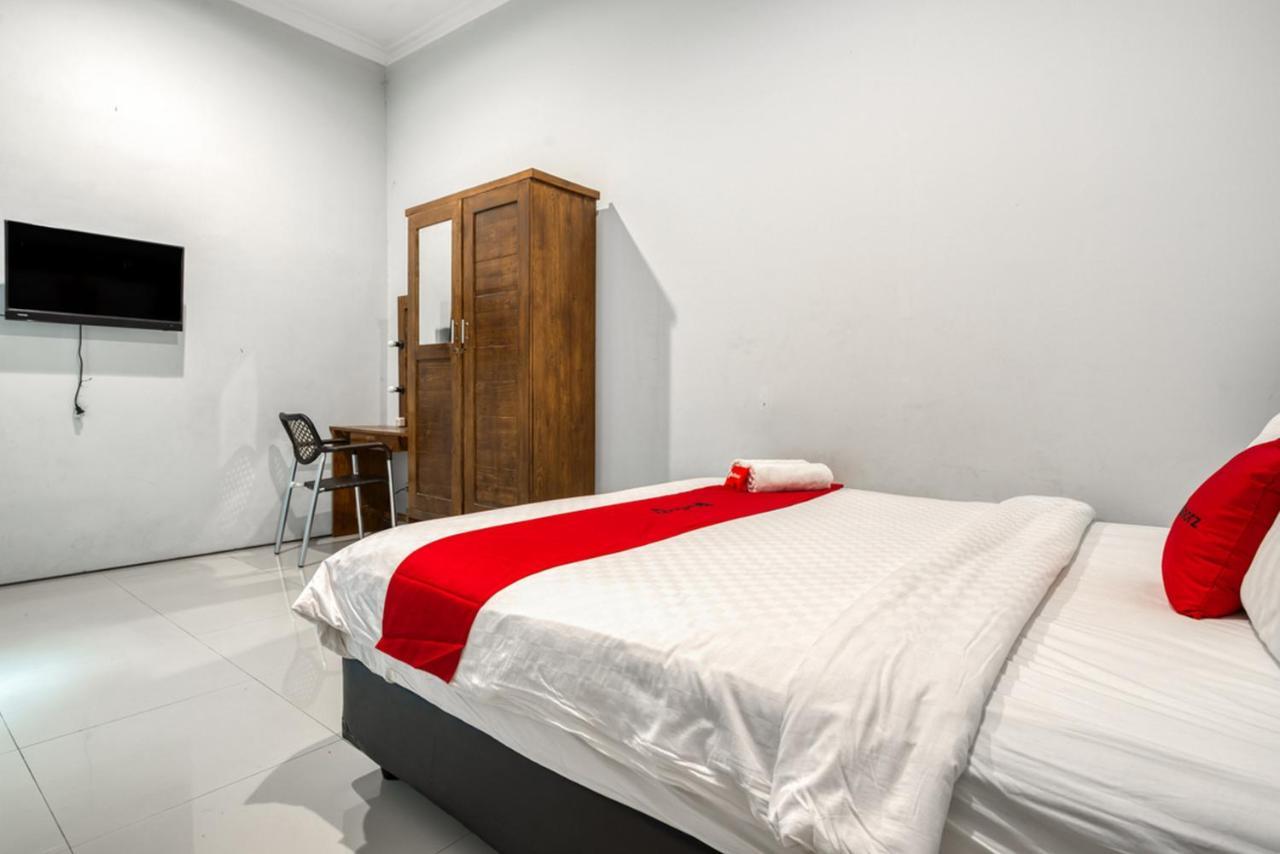 Reddoorz Near Surabaya Zoo Otel Dış mekan fotoğraf