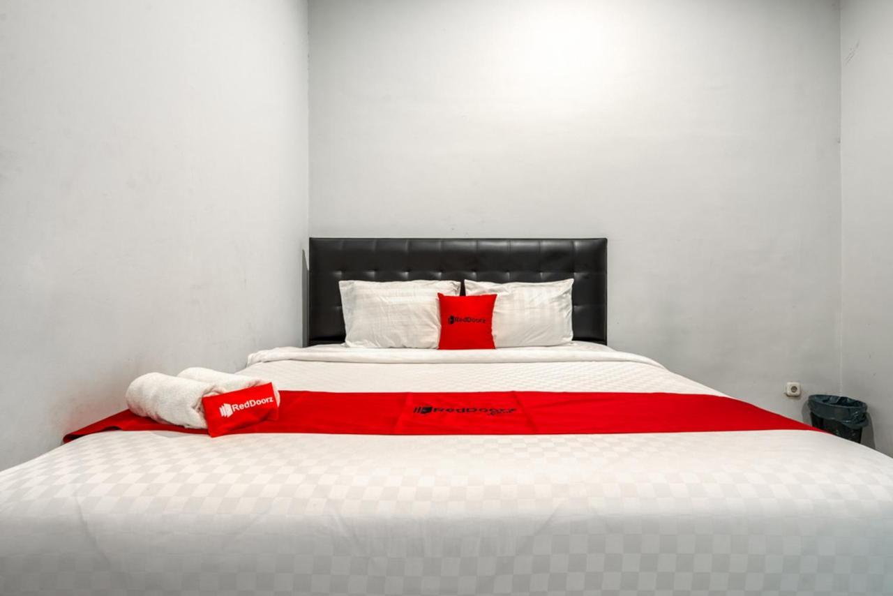 Reddoorz Near Surabaya Zoo Otel Dış mekan fotoğraf