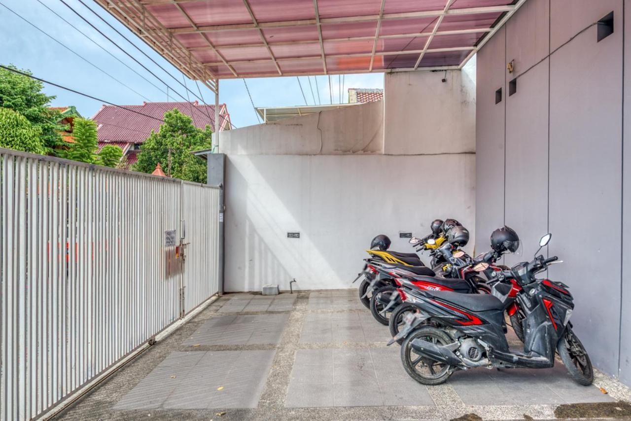 Reddoorz Near Surabaya Zoo Otel Dış mekan fotoğraf